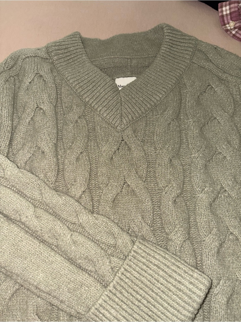 Women’s Cable Knit V-Neck Sweater - Sage Green